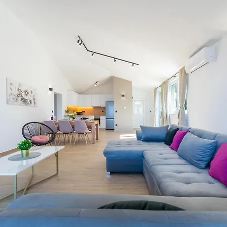 Appartamento Penthouse Nensi Baška Voda Esterno foto