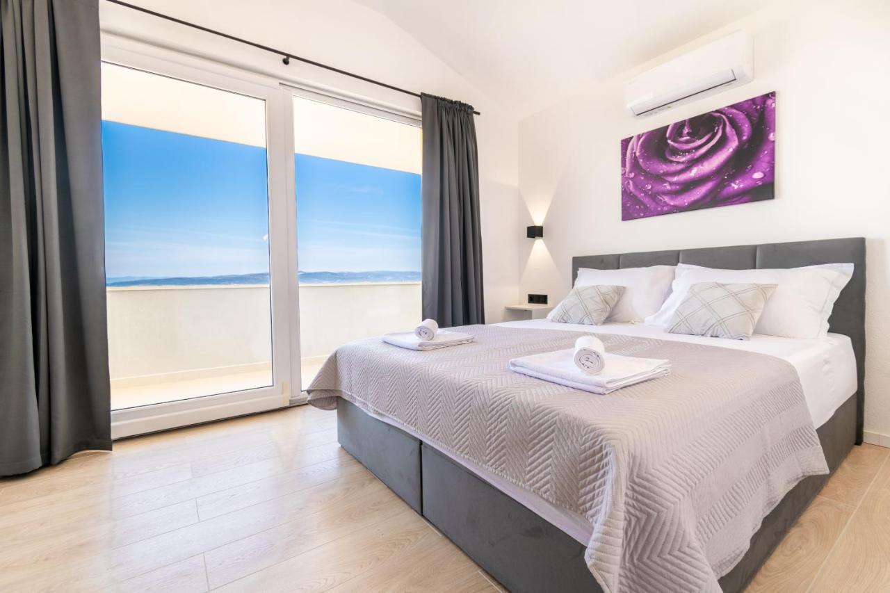 Apartment Penthouse Nensi *